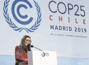 La presidenta Carolina Schmidt en una intervención en la cumbre. https://periodistas-es.com/cop25-concluye-sin-respuestas-a-la-emergencia-climatica-137494