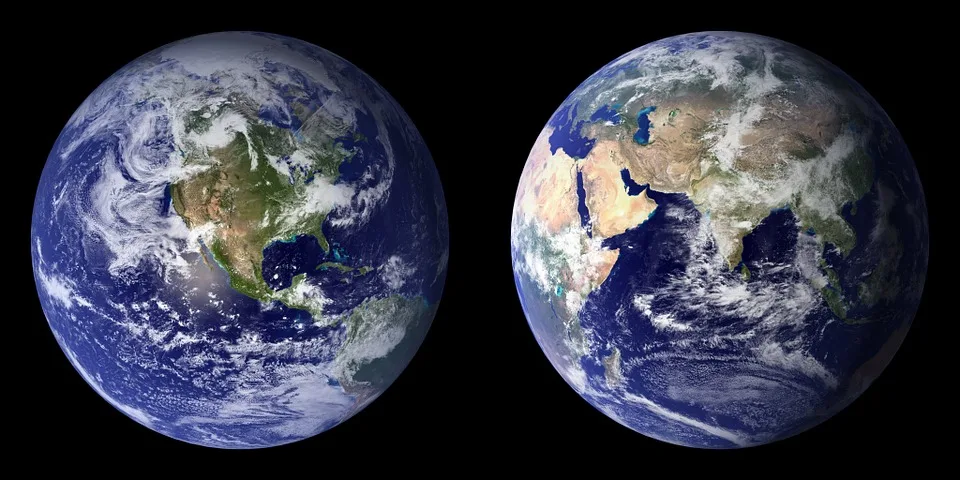 Imagen con dos fotos de la Tierra en la que vemos las dos fases opuestas.